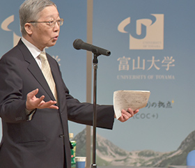 石塚勝氏