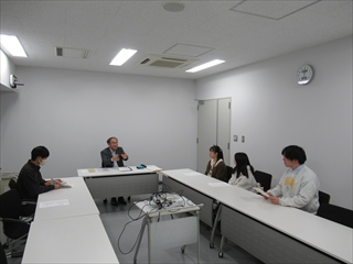 ���k���i