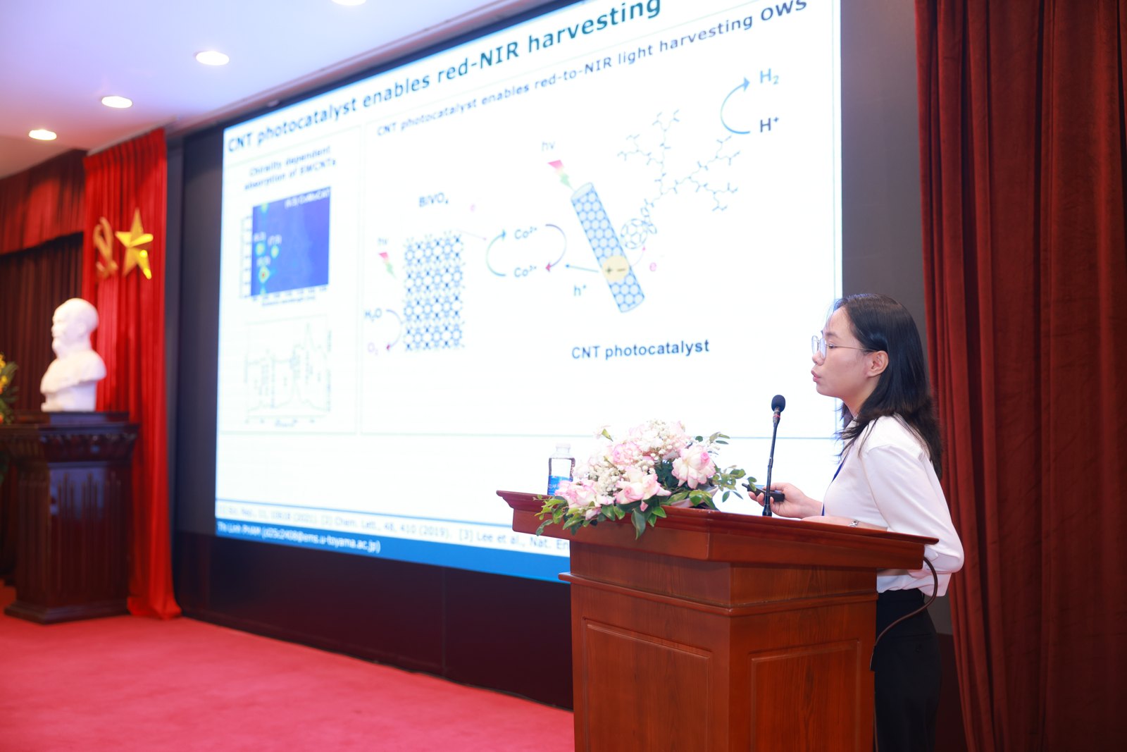 Thi Linh Pham presenting her research on carbon nanotube photocatalysts.
