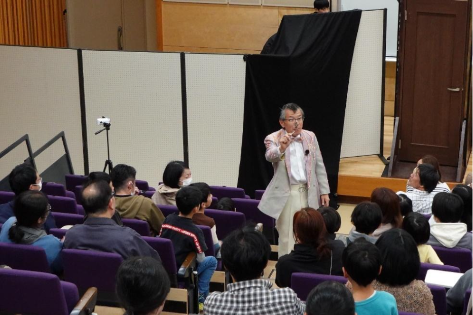 アレマー玉井氏の科学マジックショー in 夢大学ものづくりフェスティバル 2024